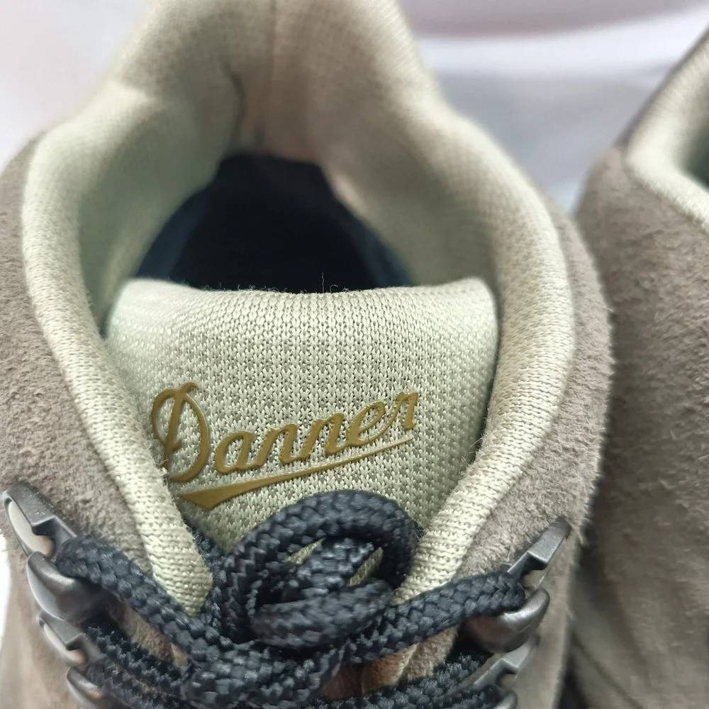 Danner reposhing this